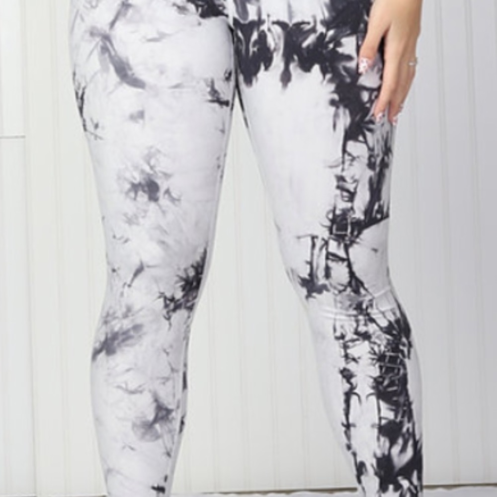 White marble bra and leggings